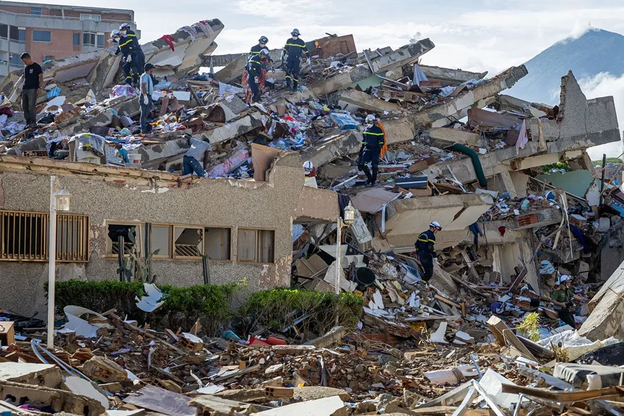 Venezuela informa del rescate de más de 6.400 personas tras los terremotos que han causado 1.943 muertos