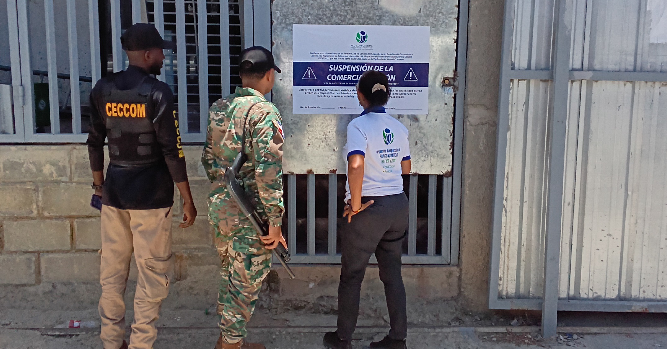 Incautan casi 5,000 productos adulterados y vencidos durante operativo en comercios de San Cristóbal