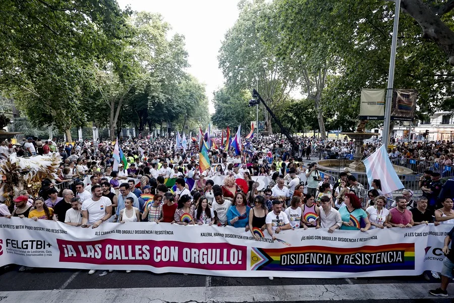 Un millón de personas se alzan como un «muro» contra la ola ultra en el Orgullo 2026 en Madrid
