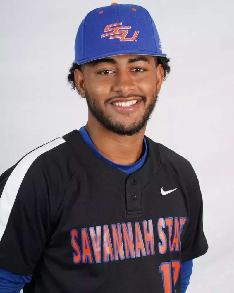 Estudiante y pelotero dominicano becado enfrenta deportación en EE. UU.