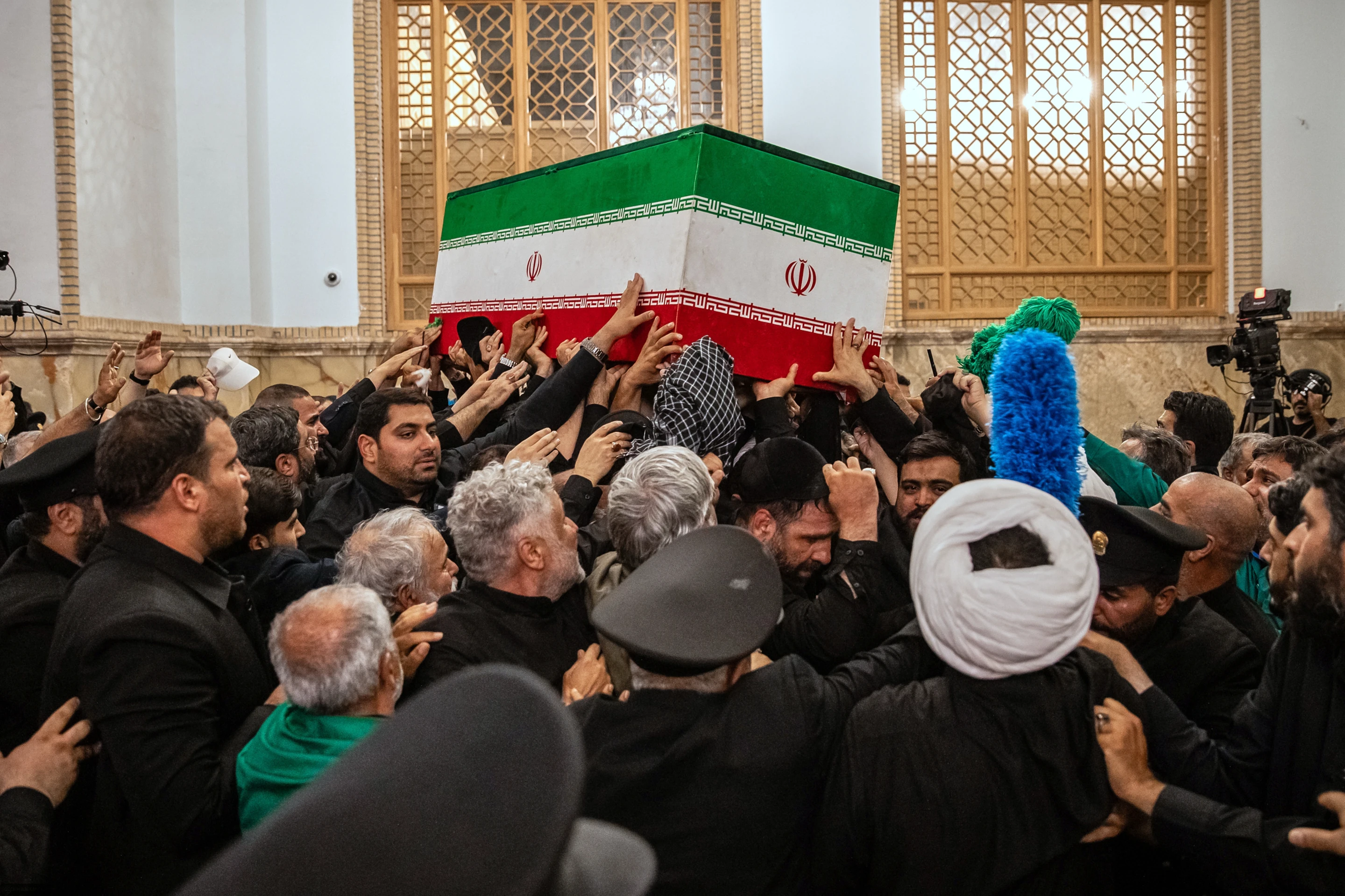 Trump amenaza a Irán tras exhortaciones públicas a matarlo en el funeral de Jamenei