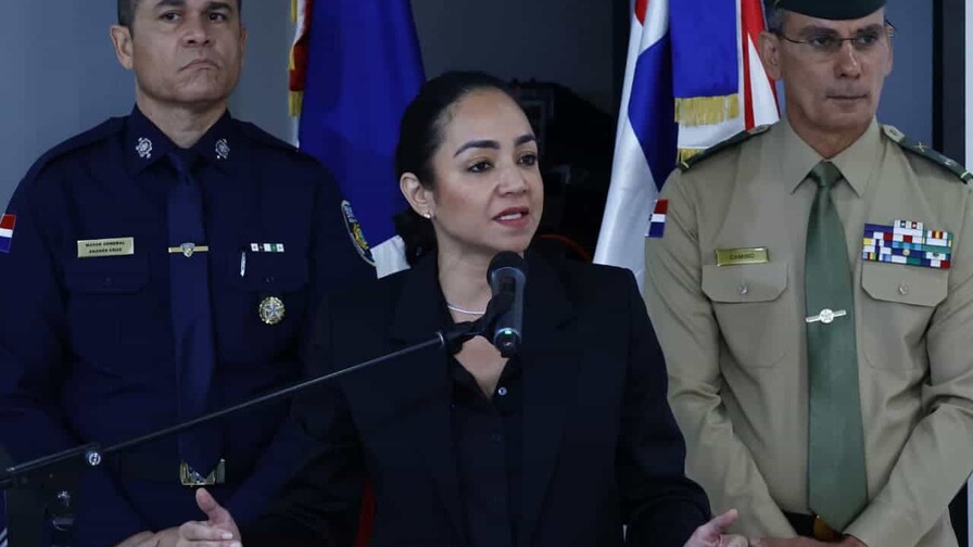 Faride Raful rechaza renunciar y defiende la reforma policial