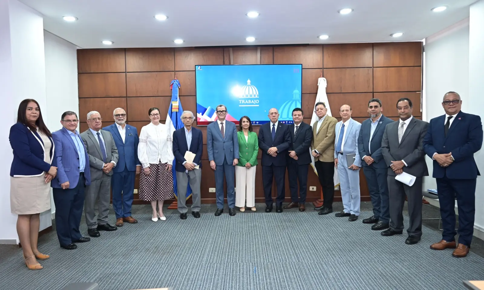 Gobierno logra acuerdo para evitar suspensión de servicios médicos a afiliados de ARS Primera y Futuro