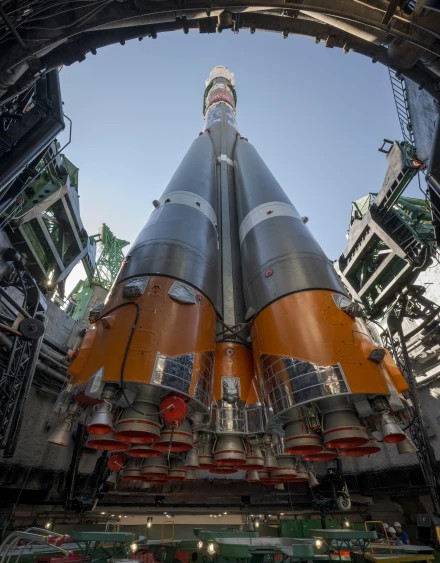 Astronautas de EEUU y Rusia inician misión de 8 meses en la estación espacial