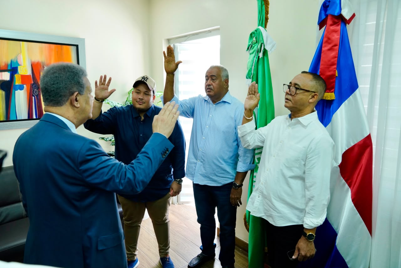 Visita de Leonel Fernández a María Trinidad Sánchez suma nuevas adhesiones a la Fuerza del Pueblo