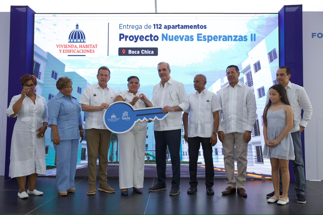 Abinader entrega viviendas, centros educativos y obras municipales en Boca Chica y Los Alcarrizos