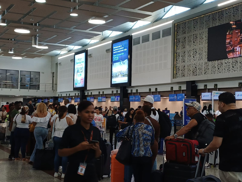 Tormentas en Estados Unidos provocan cancelaciones y retrasos de vuelos en el AILA