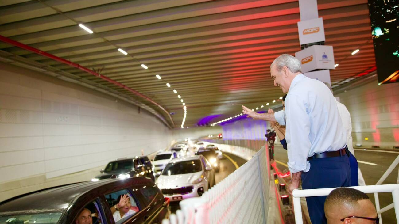 Abinader inaugura túnel y remozamiento de la Plaza de la Bandera para mejorar la movilidad hacia el Sur