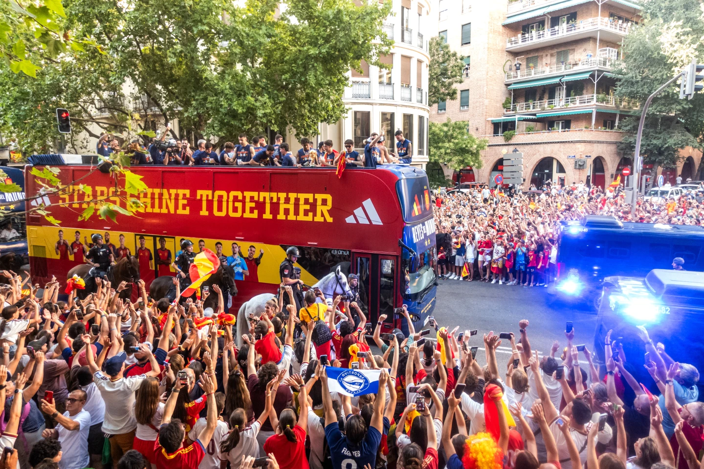 Millones de personas reciben a la selección de España campeona del Mundo de vuelta en casa
