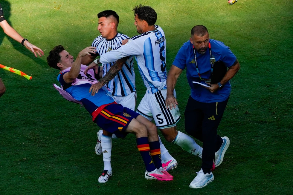 FIFA investigará enfrentamiento al término de la final del Mundial mientras España celebraba