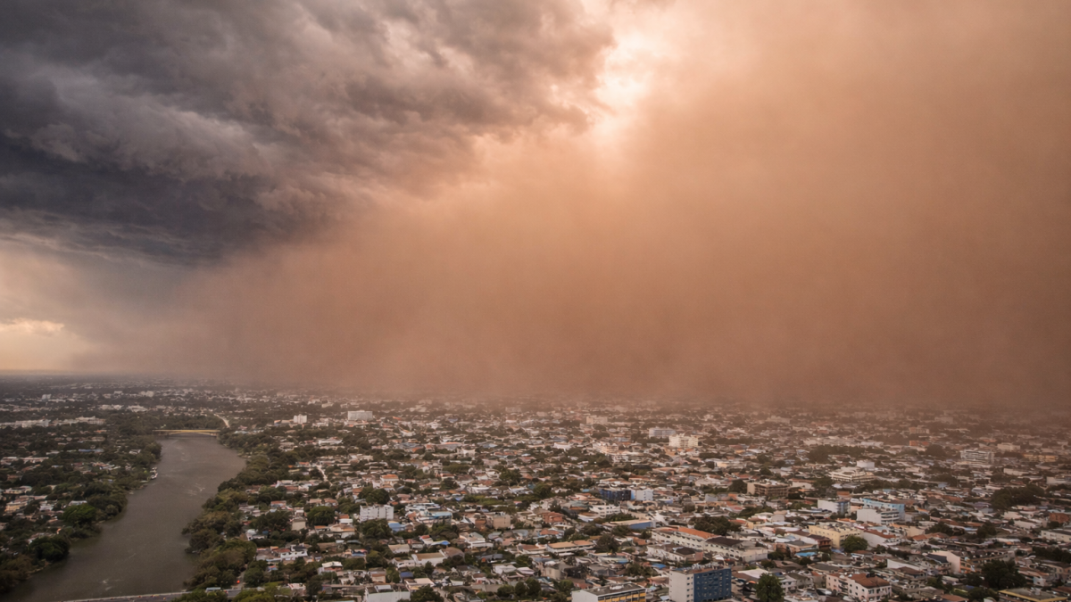 Polvo del Sahara mantendrá ambiente caluroso y cielo grisáceo; prevén lluvias aisladas en varias provincias