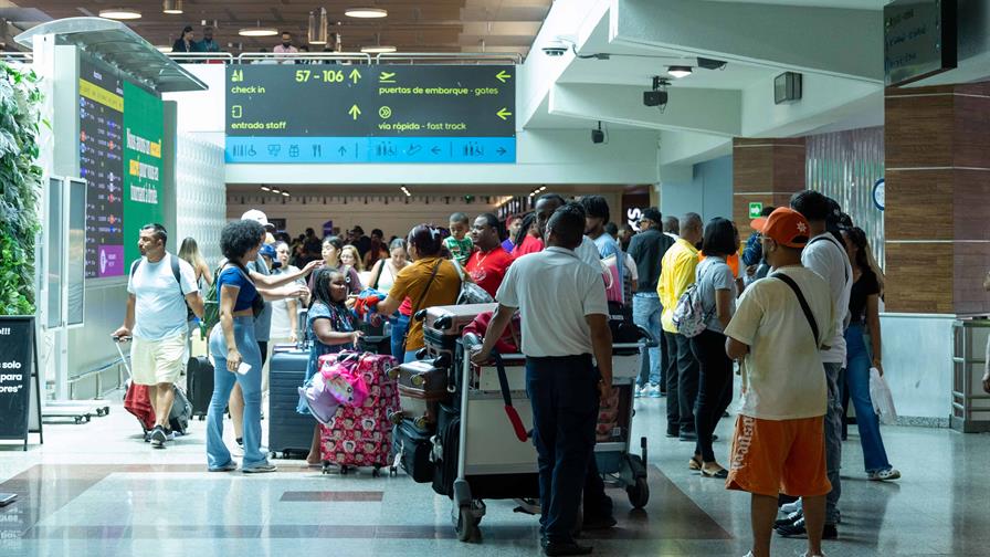 Cancelaciones y retrasos de vuelos persisten entre República Dominicana y EE. UU. por fuertes tormentas en Nueva York y Nueva Jersey