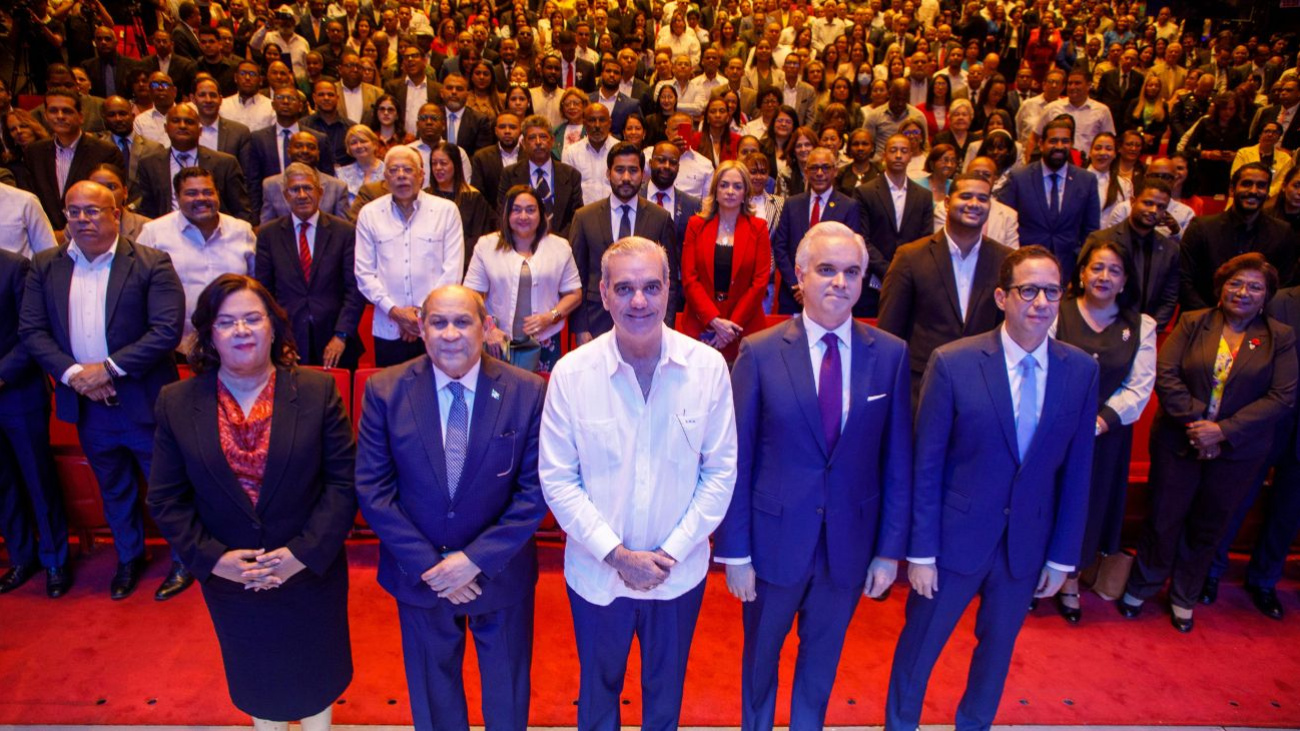Abinader recibe informe de consulta nacional para transformar la educación dominicana