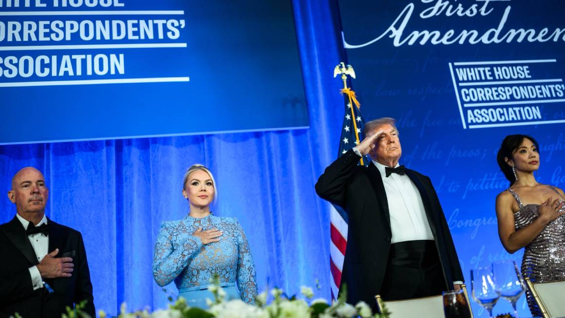 Trump protagoniza una tensa cena de corresponsales marcada por la seguridad reforzada y un fuerte debate sobre la libertad de prensa