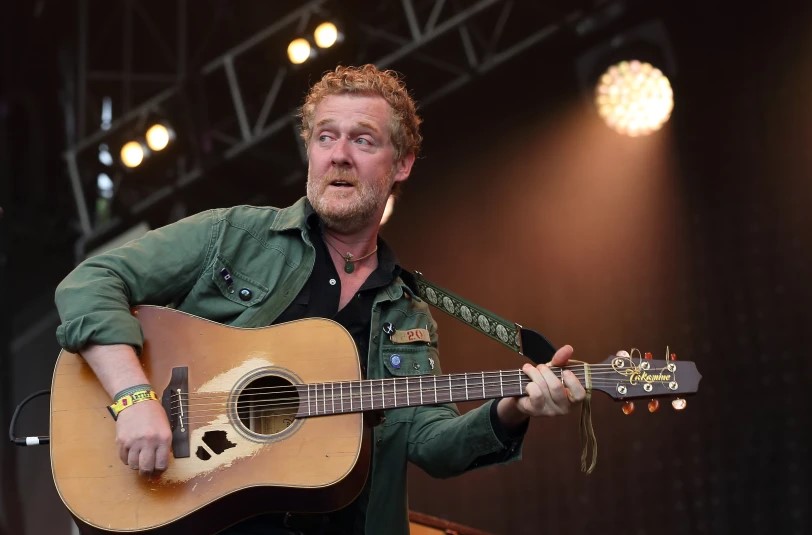 Muere cantautor irlandés Glen Hansard en choque de moto