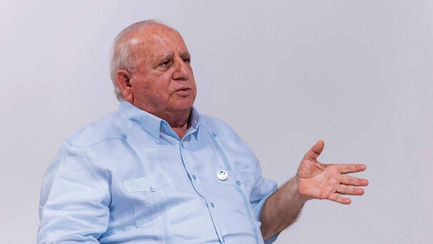 Cuestionan credenciales académicas del doctor José Ernesto Fadul; médico rechaza acusaciones