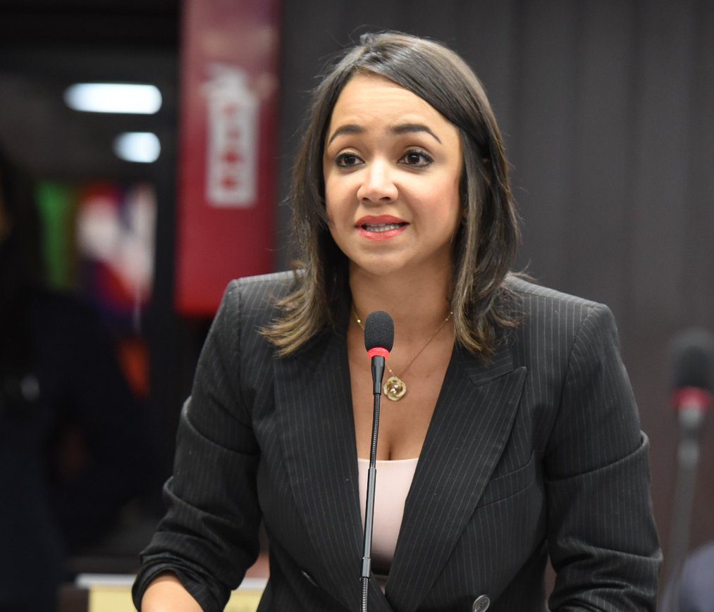 Faride Raful afirma que decreto sobre horario de venta de bebidas seguirá vigente hasta que el Congreso apruebe una nueva ley