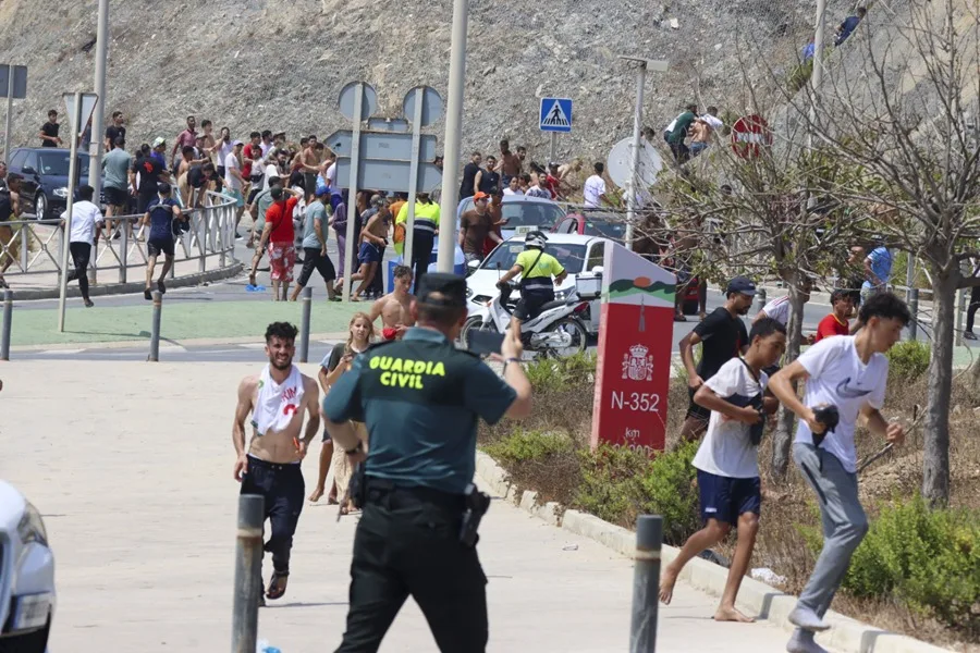 Crisis migratoria desborda la frontera entre Marruecos y Ceuta mientras España y Rabat acuerdan acelerar las repatriaciones