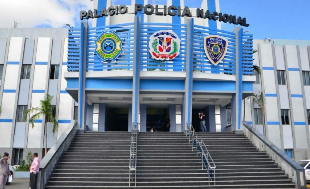 Supuesto falso cirujano que operó a joven fallecida huyó a Colombia; Policía coordina su captura