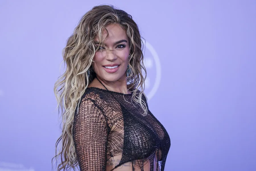 Karol G anuncia nuevo disco, ‘No me arrepiento de sentir tanto’ para el 7 de agosto