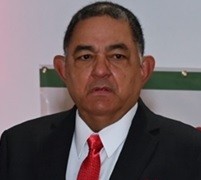 Adriano Espaillat: "Los grandes generales no se retiran"