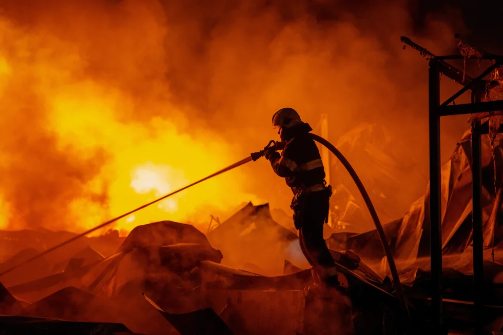 Un bombardeo ruso de misiles y drones mata a 17 personas en la región de Kiev