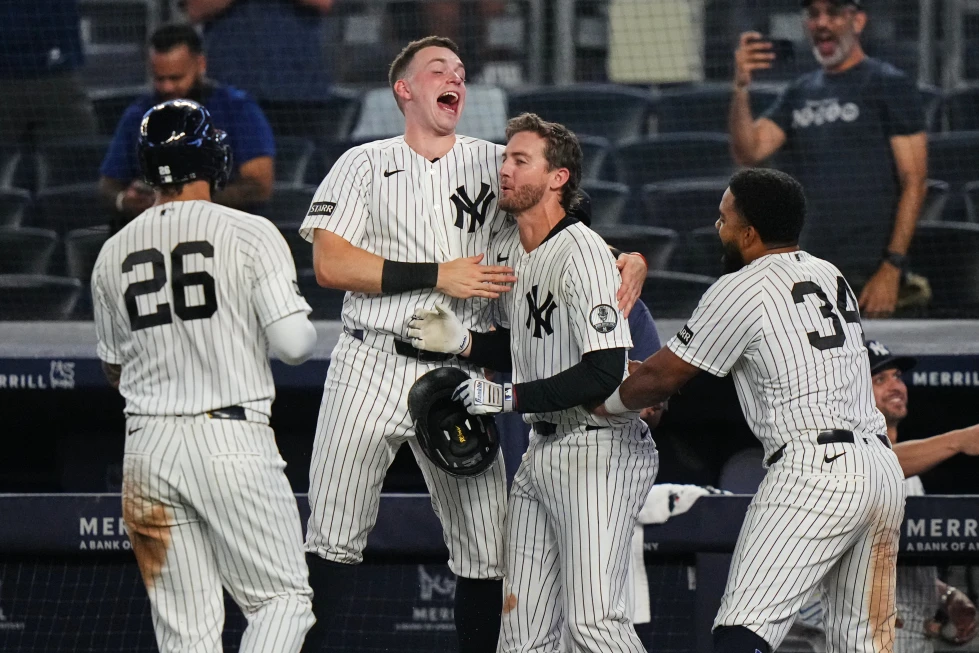 Yankees remontan con 2 outs en la 9na y superan 3-2 a Bravos en 10 innings tras larga lluvia