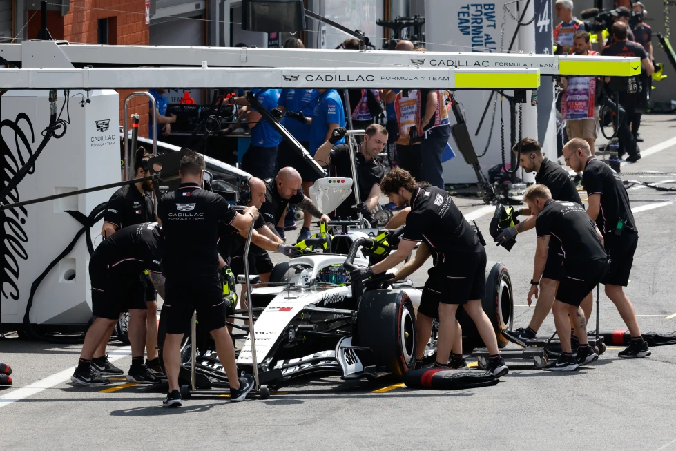 Cadillac reemplaza al jefe de equipo Graeme Lowdon una semana antes de reanudarse la F1