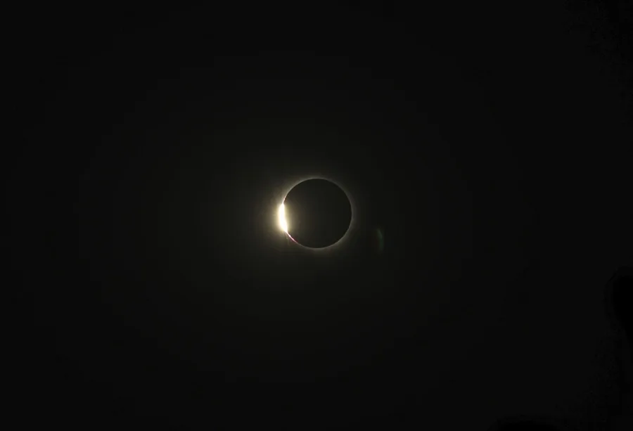 Eclipse total sumerge a España en una noche fugaz y moviliza a miles de observadores