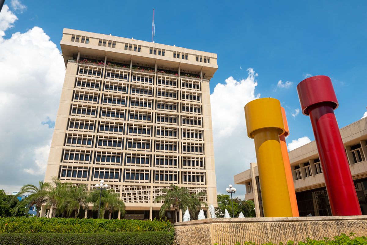 Banco Central atribuye apreciación del peso al aumento en el flujo de divisas