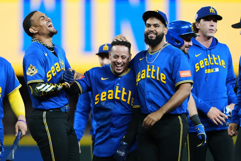 Venezolano Leo Rivas decide en el décimo y Marineros vencen 6-5 a los Cachorros