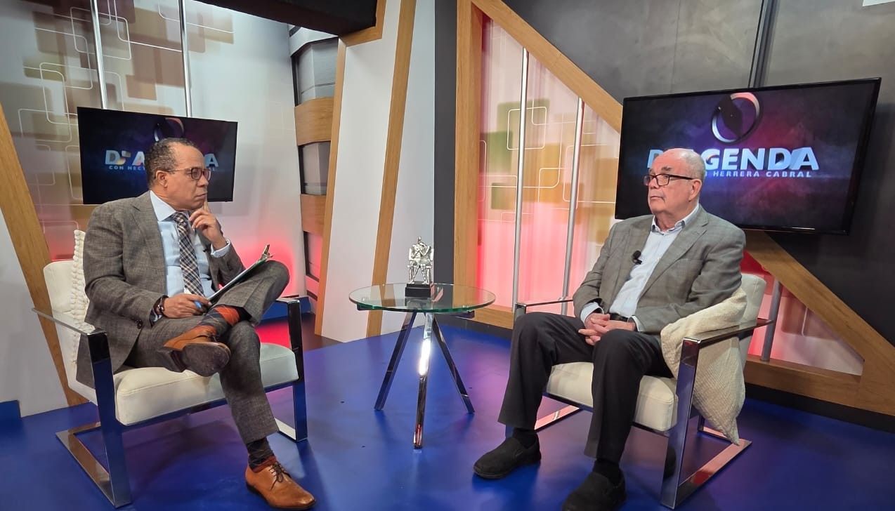 Roberto Casaá: Acusación de ADP sobre libros de historia es temeraria, deshonesta y luce que no los han leído