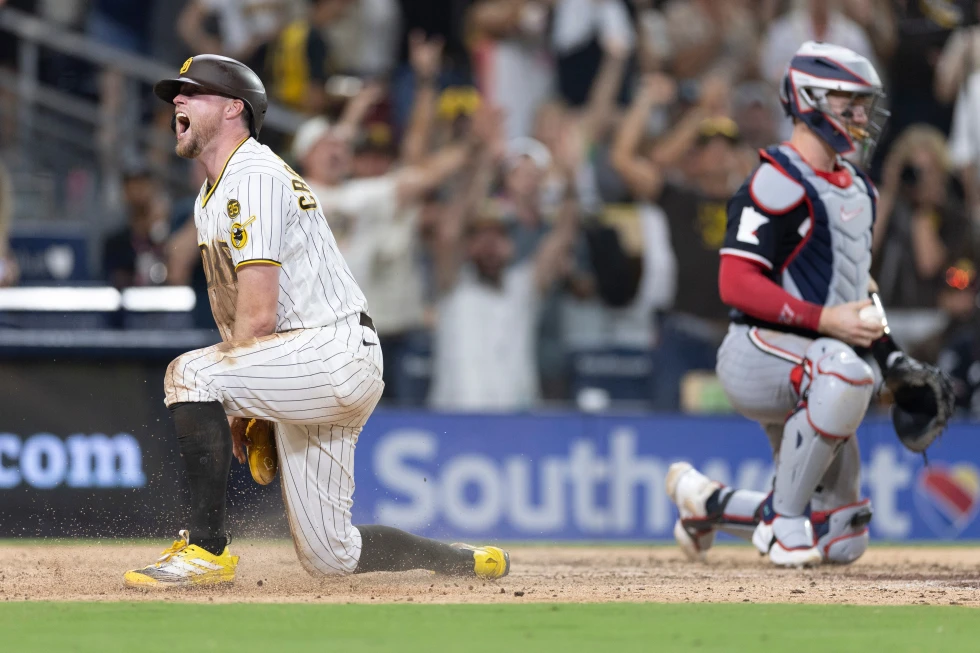 Padres remontan con explosivo séptimo episodio y vencen 7-5 a los Mellizos