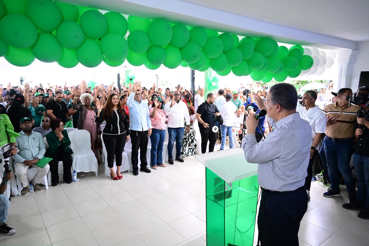 Leonel: SDE vive “tormenta perfecta” con apagones, falta de agua y acumulación de basura
