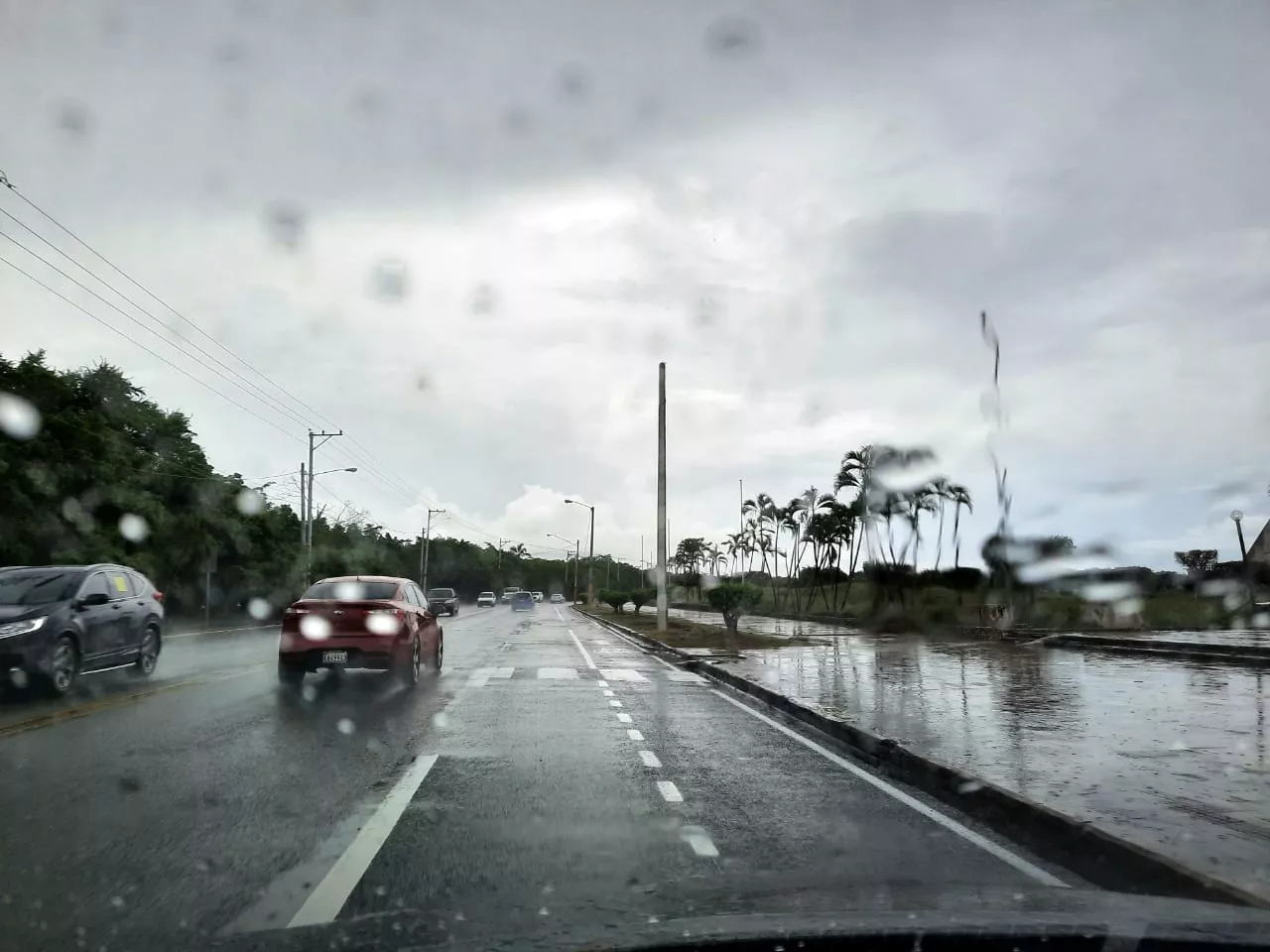 Vaguada provocará aguaceros, tronadas y ráfagas de viento este lunes