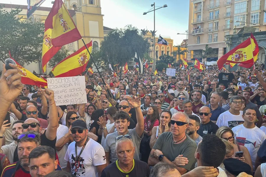 Miles de ceutíes vuelven a la calle para exigir expulsiones y dimisiones por la crisis migratoria