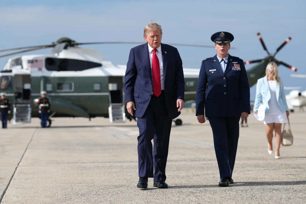 Fallas de comunicación acercaron al Marine One y un avión comercial en Washington