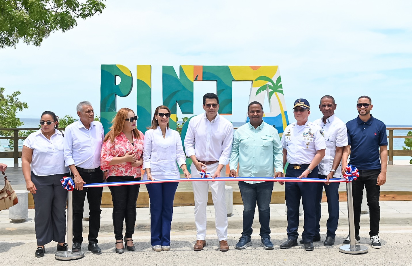 David Collado inaugura parador Fotográfico en Punta Rucia, Puerto Plata.