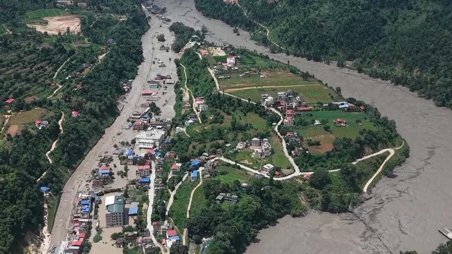 Sube a 392 la cifra de muertos por devastadoras inundaciones en Nepal y Tíbet; 1,468 siguen desaparecidos