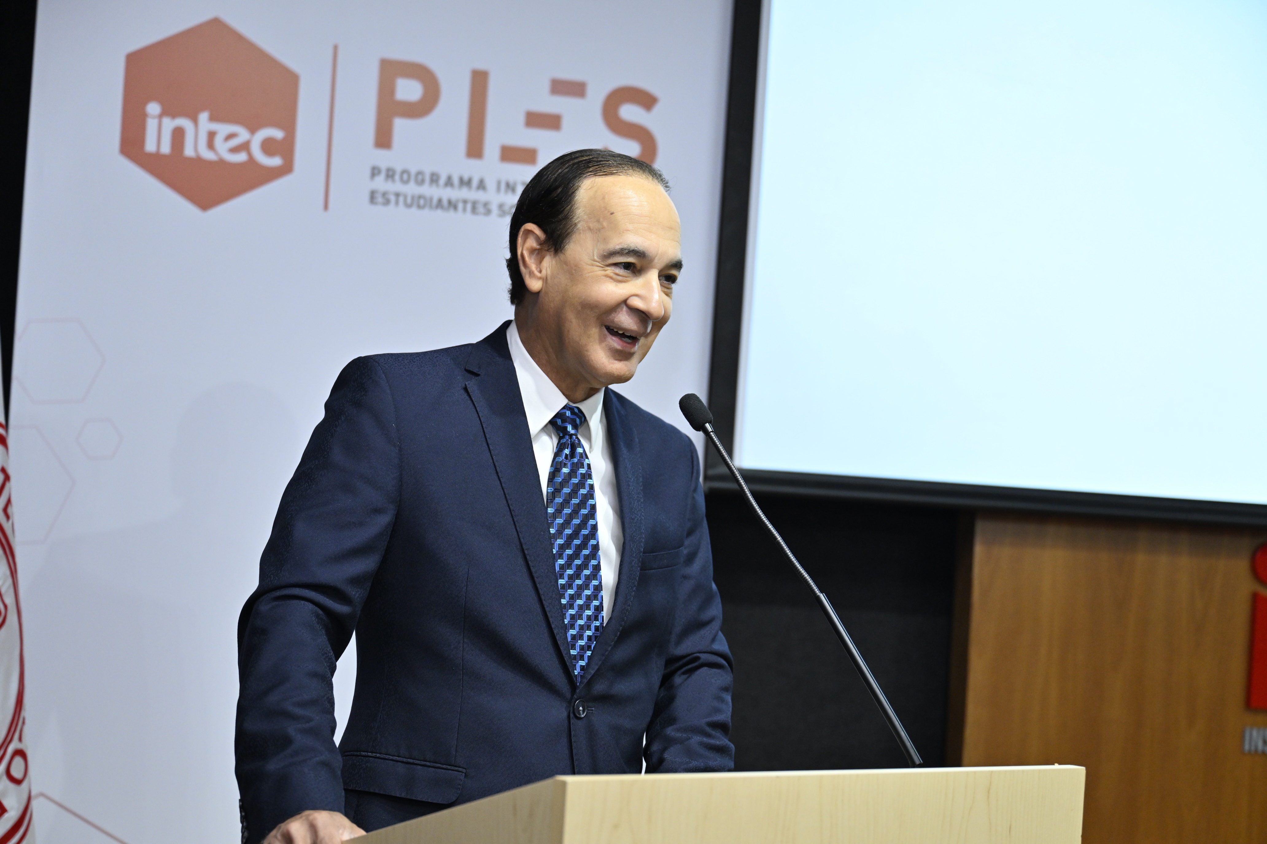INTEC entrega Becas PIES a 22 jóvenes sobresalientes y fortalece alianza nacional para impulsar el talento que transformará el país