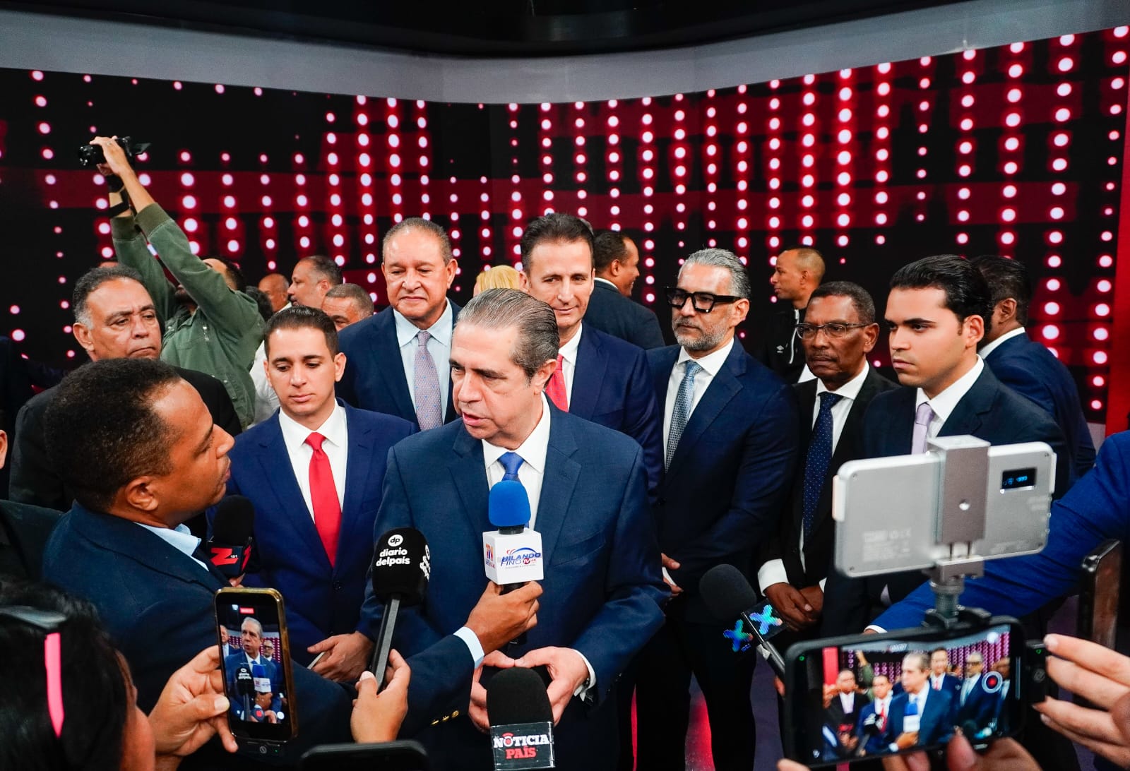 Francisco Javier García acusa al PRM de convertir en un desastre sistema eléctrico