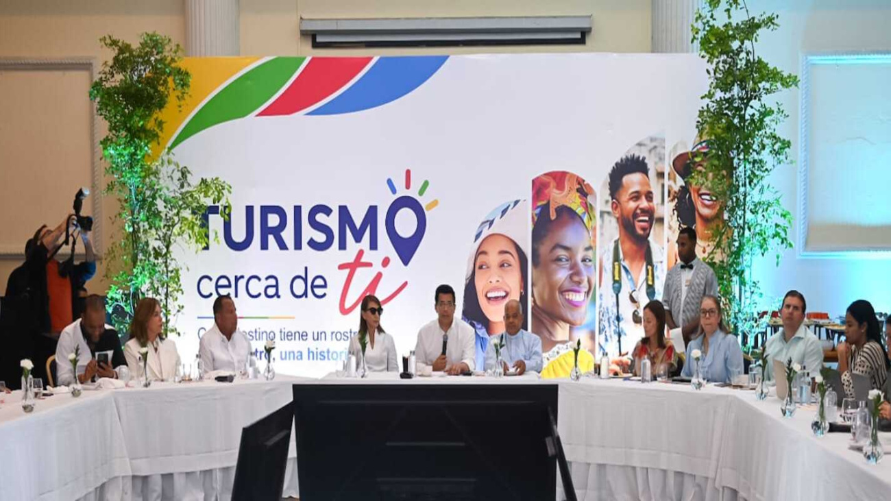 Ministerio de Turismo lanza en Puerto Plata el programa nacional Turismo Cerca de Ti La iniciativa integra a toda la cadena de valor para continuar fortaleciendo la sostenibilidad, seguridad y calidad