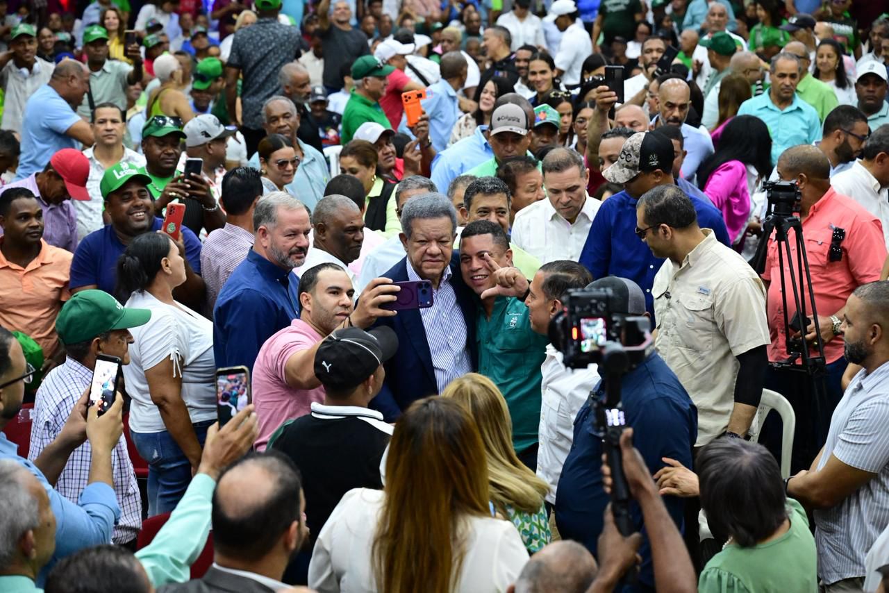 Leonel encabeza asambleas en La Vega y Bonao y asegura Fuerza del Pueblo ganará las próximas elecciones