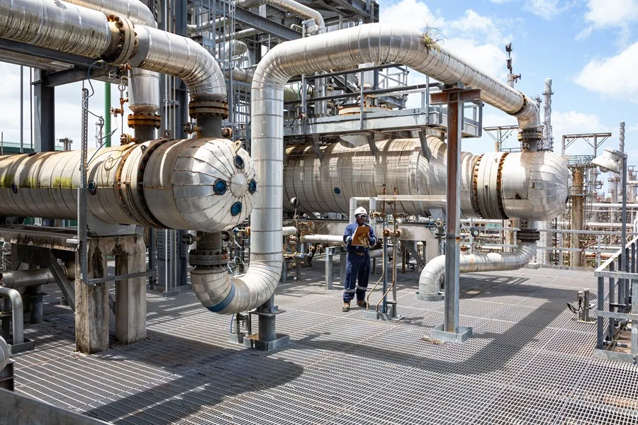 El brent sube un 1,12 %, por encima de los 90 dólares, tras los ataques de EE.UU. a Irán