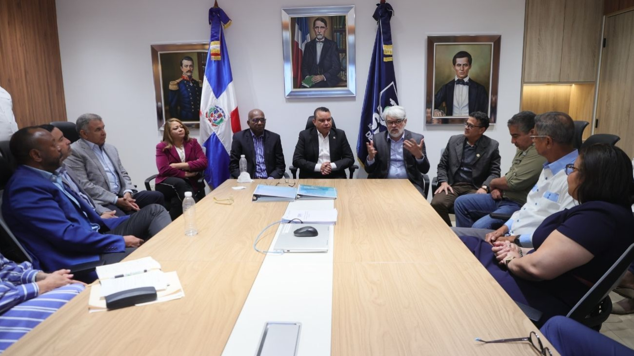 SNS y sociedades médicas coordinan acciones para reducir muertes maternas y neonatales