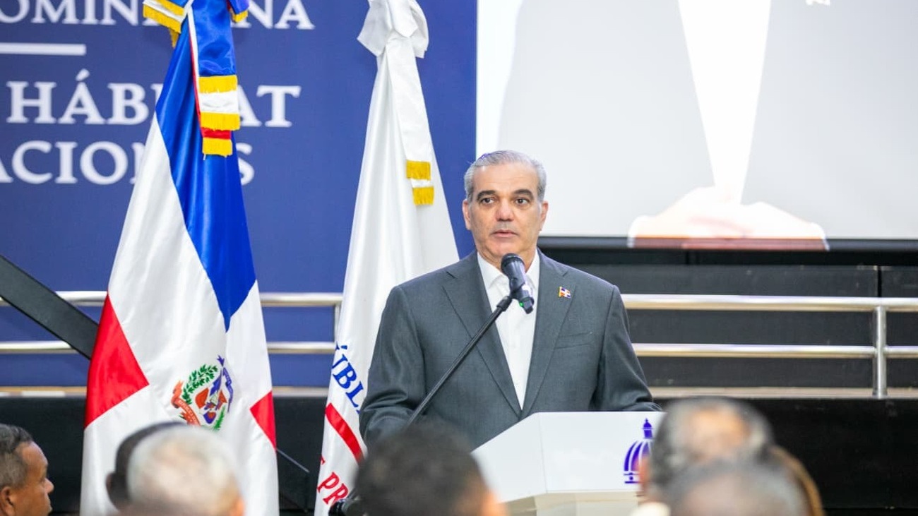 Abinader resalta reducción de la pobreza, crecimiento económico y ejecución de más de 2,000 obras