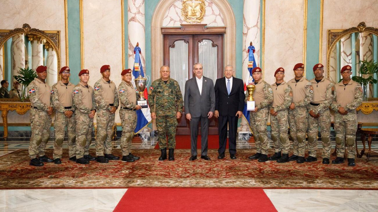 Abinader recibe a campeones de Fuerza Comando Paraguay 2026 y anuncia sus ascensos