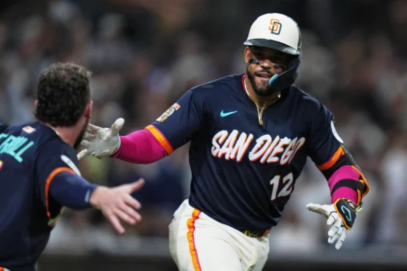 Jonrón del dominicano Luis Campusano da triunfo a Padres sobre Yankees en diez entradas