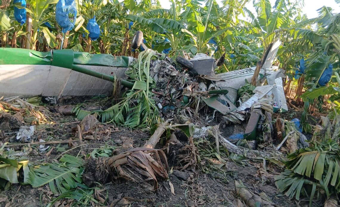 Avioneta agrícola cae en Hatillo Palma; investigan supuesto impacto con un dron