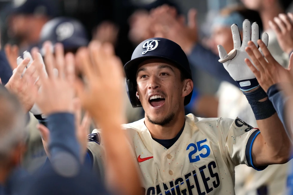 Edman y Teoscar Hernández encabezan remontada de Dodgers ante Nacionales